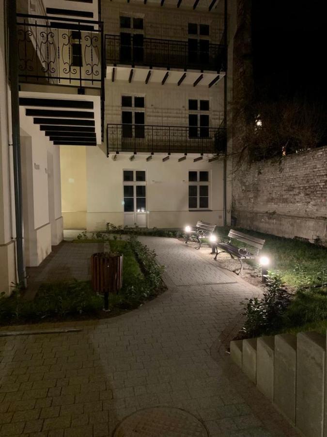 Luxury Panda In Old Town Apartment *
